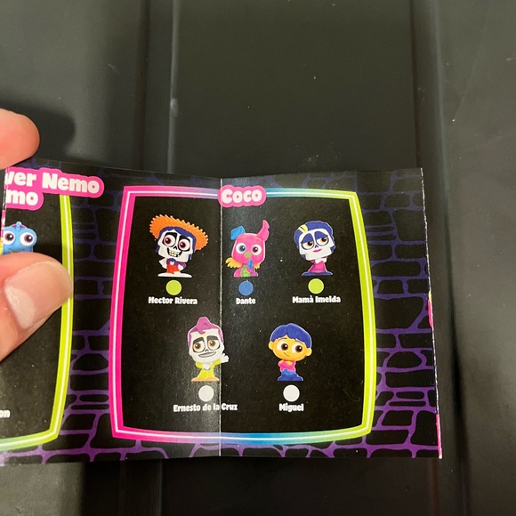 Disney Doorables Neon Glow Peek Mama Imelda from Coco - Picture 3 of 4